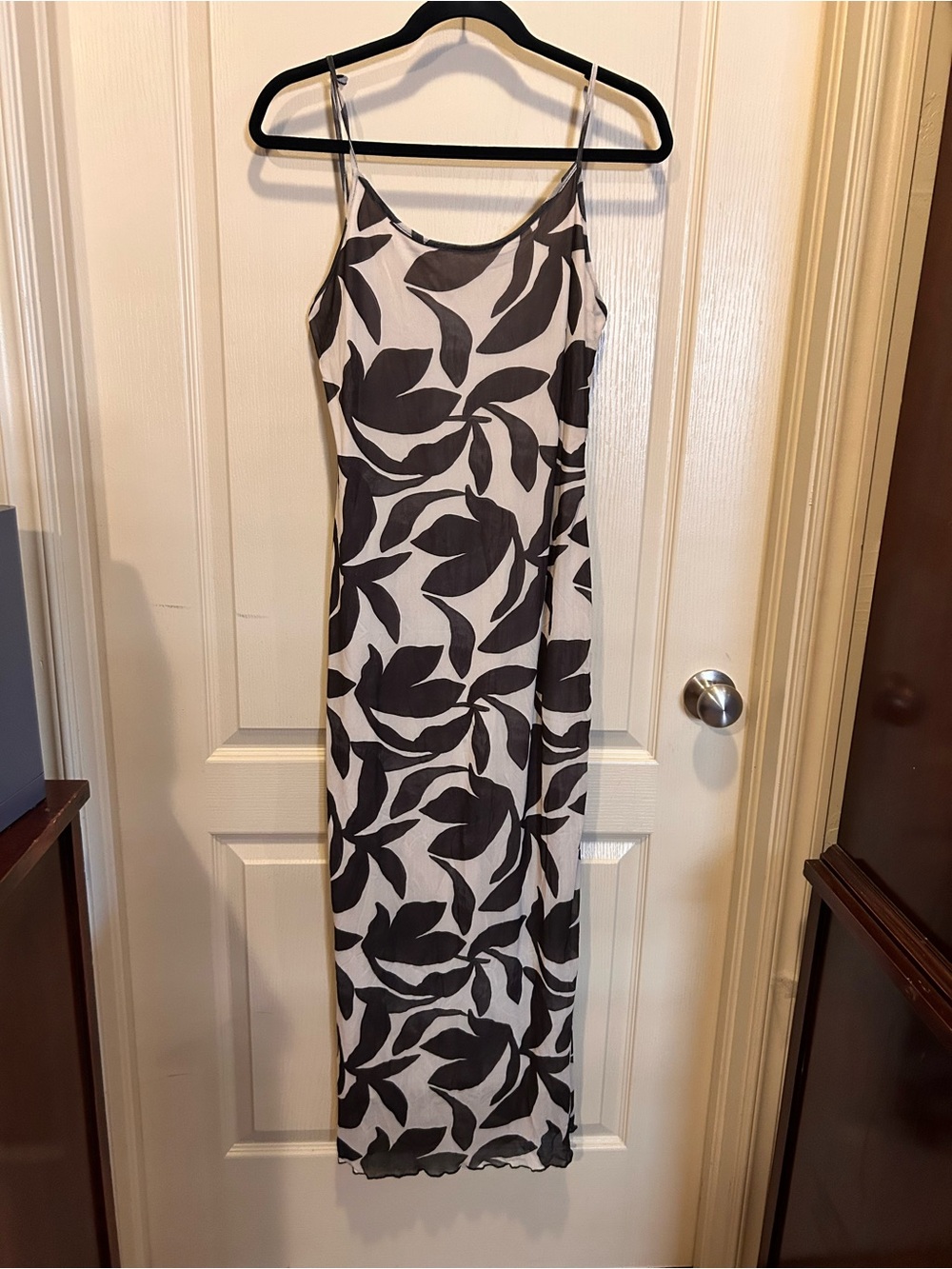 Sleeveless Leaf-Print Slip Dress in Black and White mesh spaghetti knotted strap